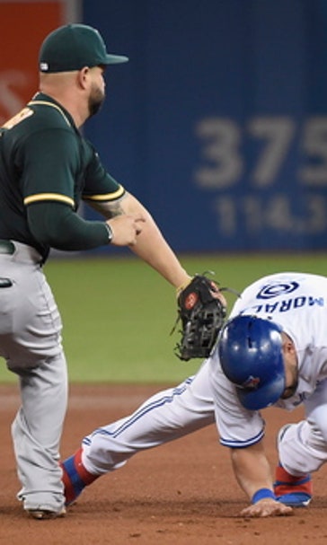 Smoak and Morales go back-to-back in 9th, Jays beat A's 3-2 (Jul 26, 2017)